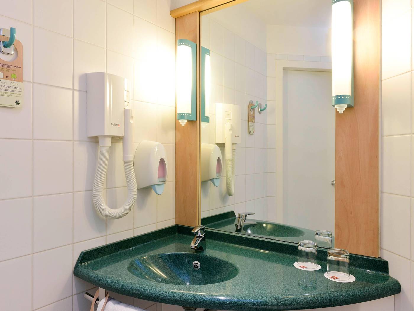 Ibis-Budapest-City-Room-12