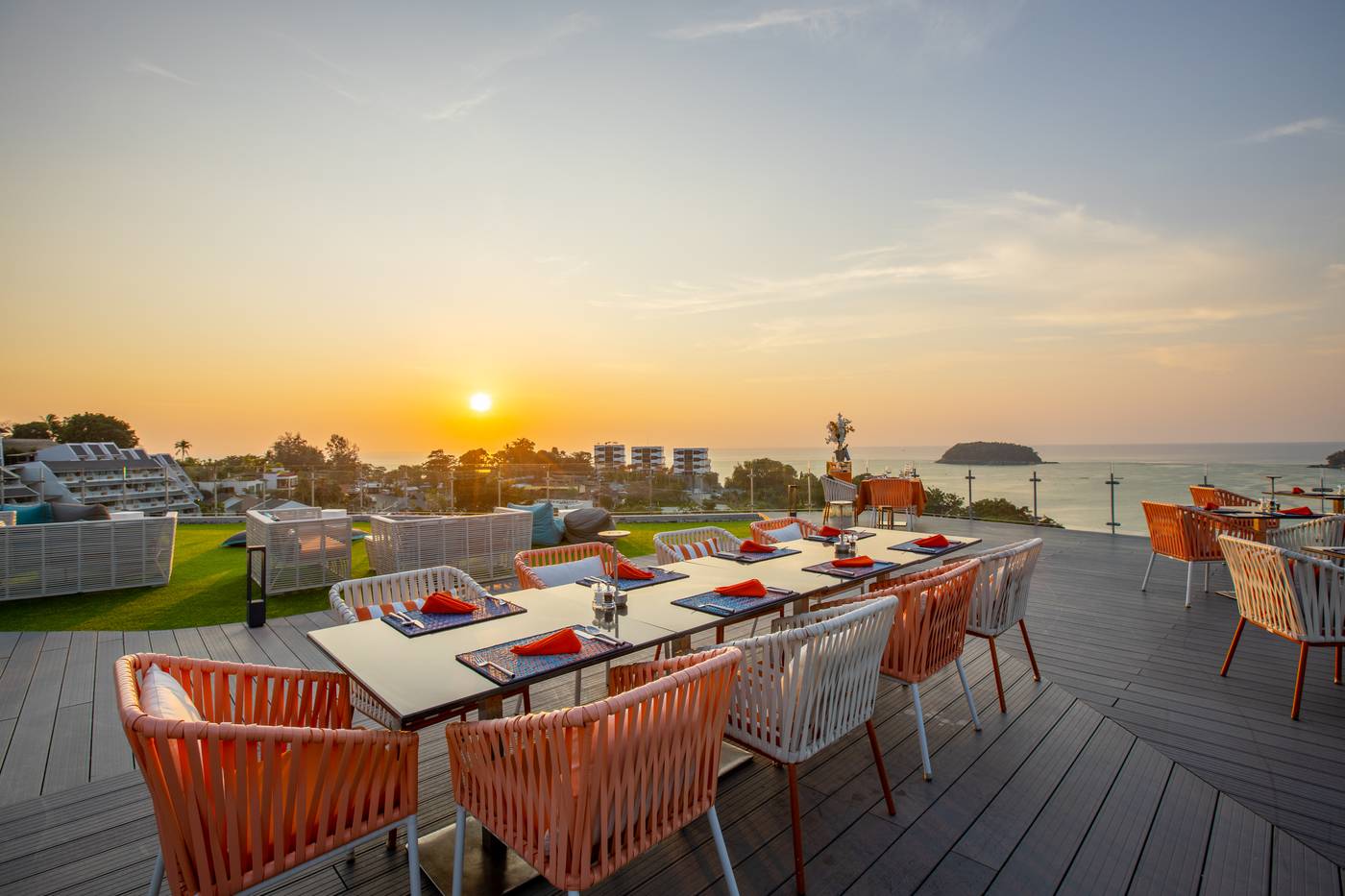 The-SIS-Kata-Resort-Restaurant-15