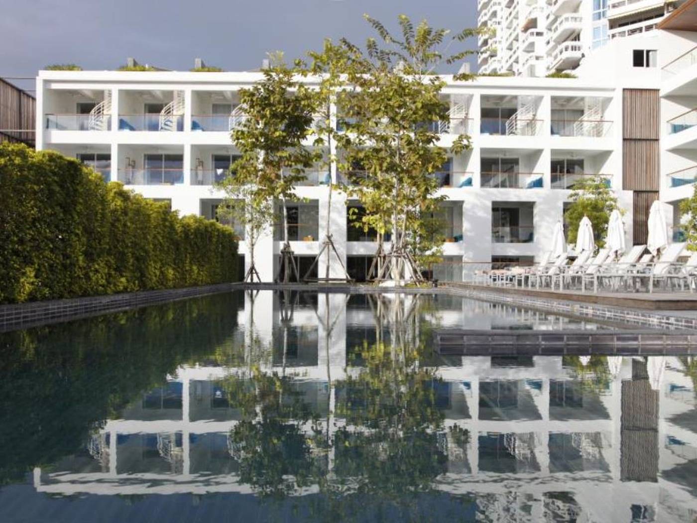 Nap-Patong-Hotel-Pool-6