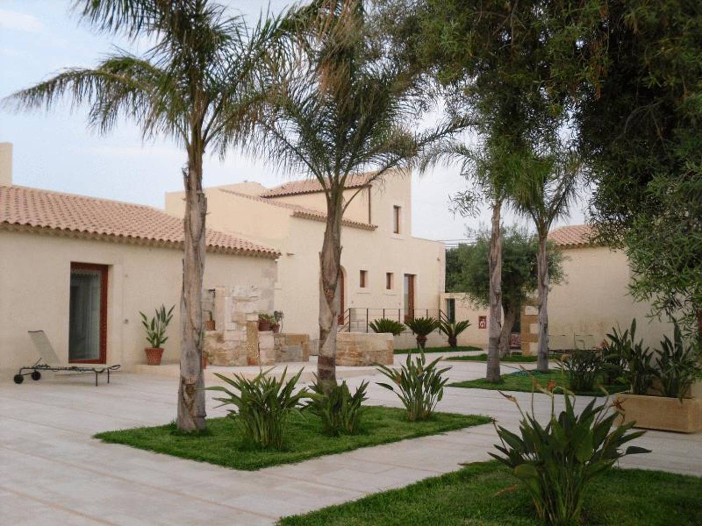 Kalaonda-Coutry-Resort-Lobby-11