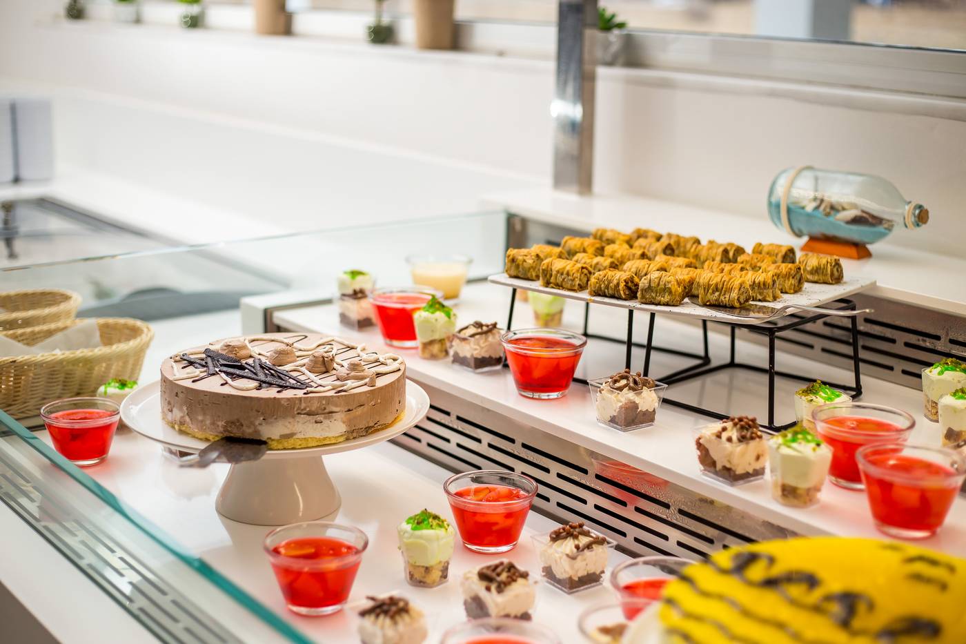 Lindos-White-Hotel---Suites-Restaurant-53