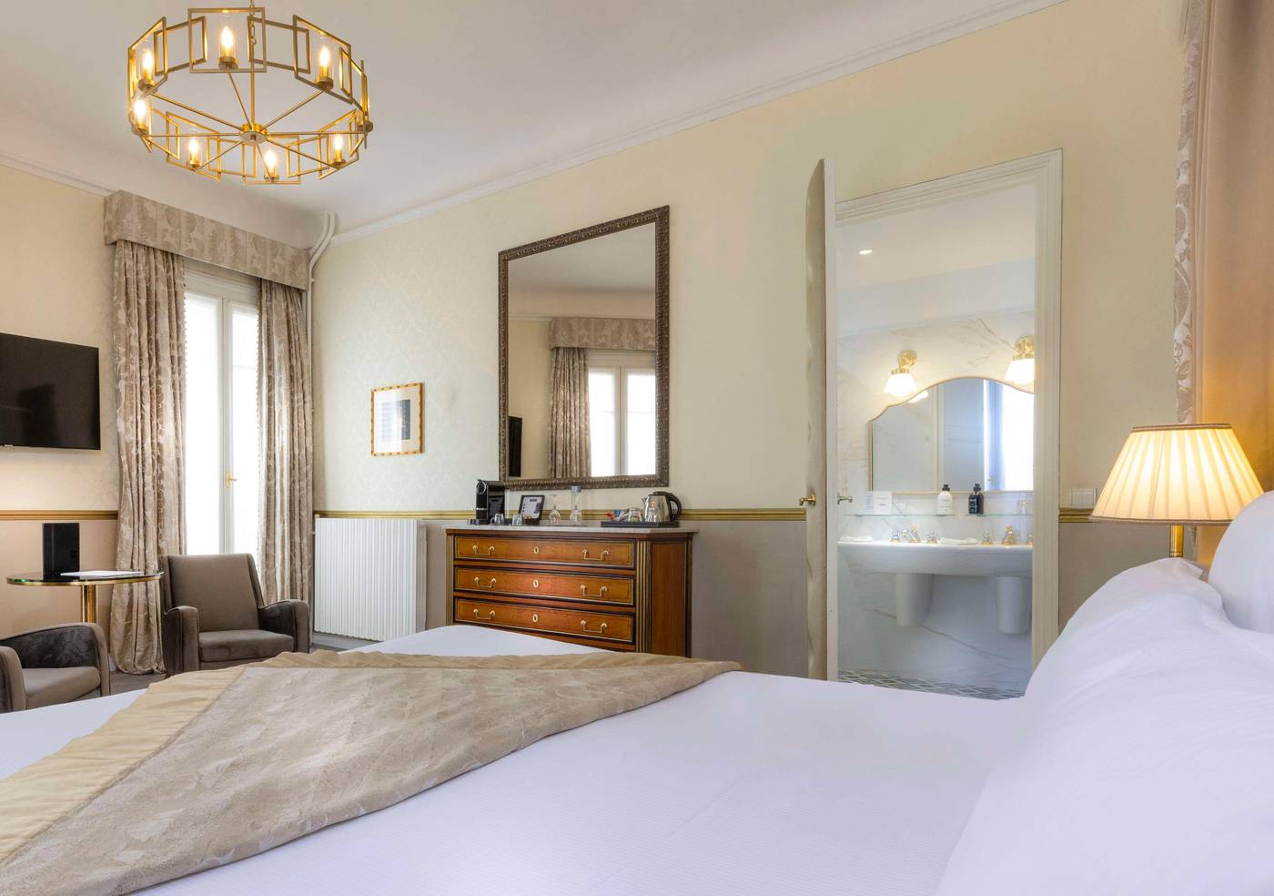 Hotel-Claridge-Worldhotel-Room-16