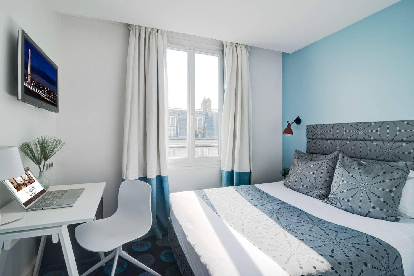 Astoria-Astotel-Room-3