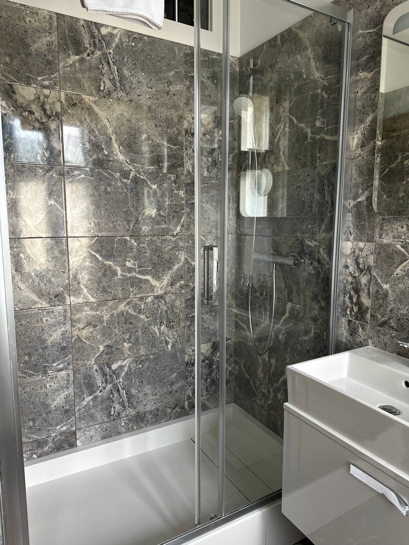 The-Spiski-Palace-Apartments-Room-58