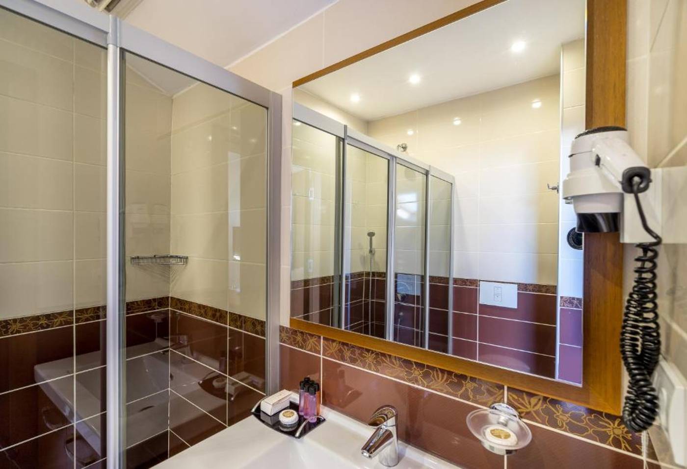 My-Rose-Hotel-Room-30