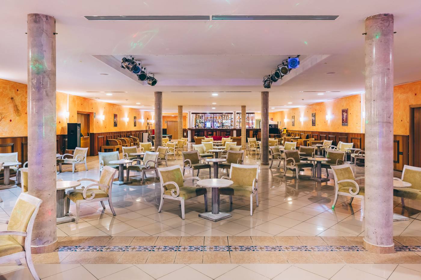 Grand-Muthu-Golf-Plaza-Hotel---Spa-Bar-59