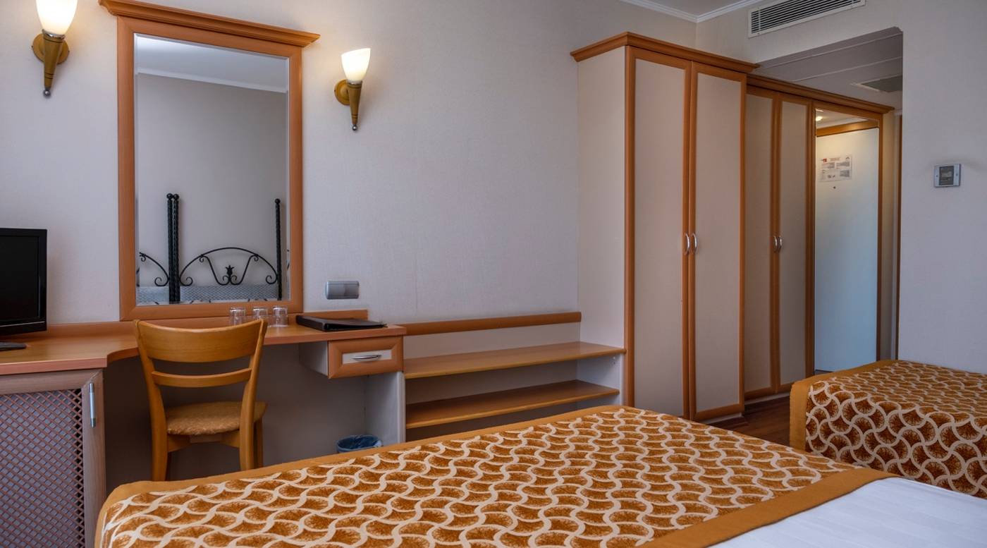 Pine-House-Hotel-Room-28