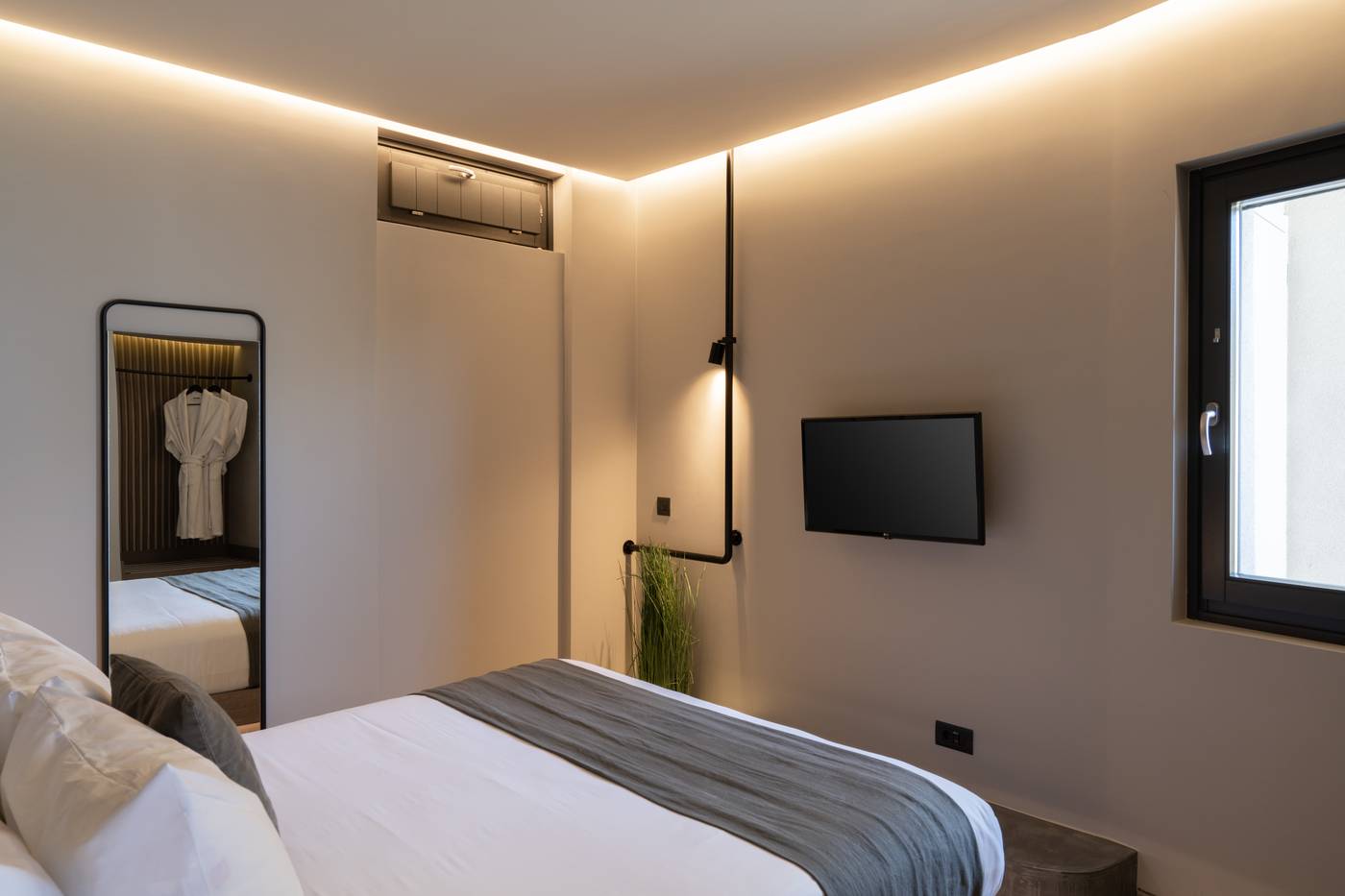 Apikia-Santorini-Room-38