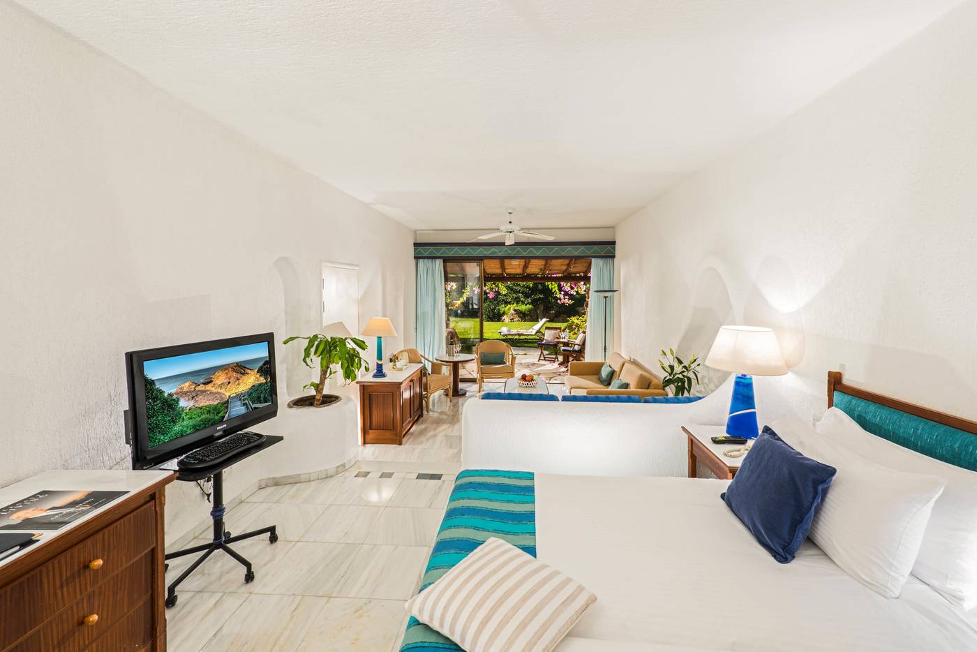 Coral-Beach-Hotel-and-Resort-Room-29