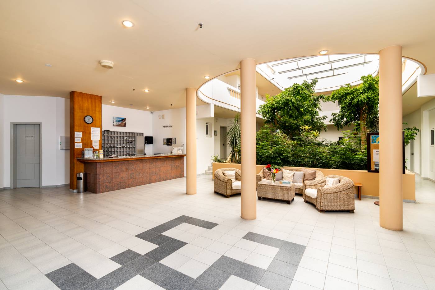 Sabina-Hotel-Lobby-15