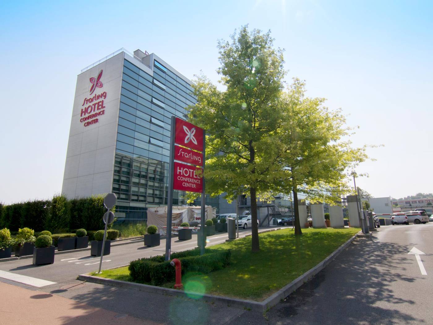 Hilton-Geneva-Hotel---Conference-Centre-General-view-87