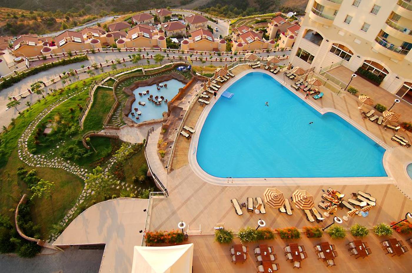 Goldcity-Hotel-Pool-1