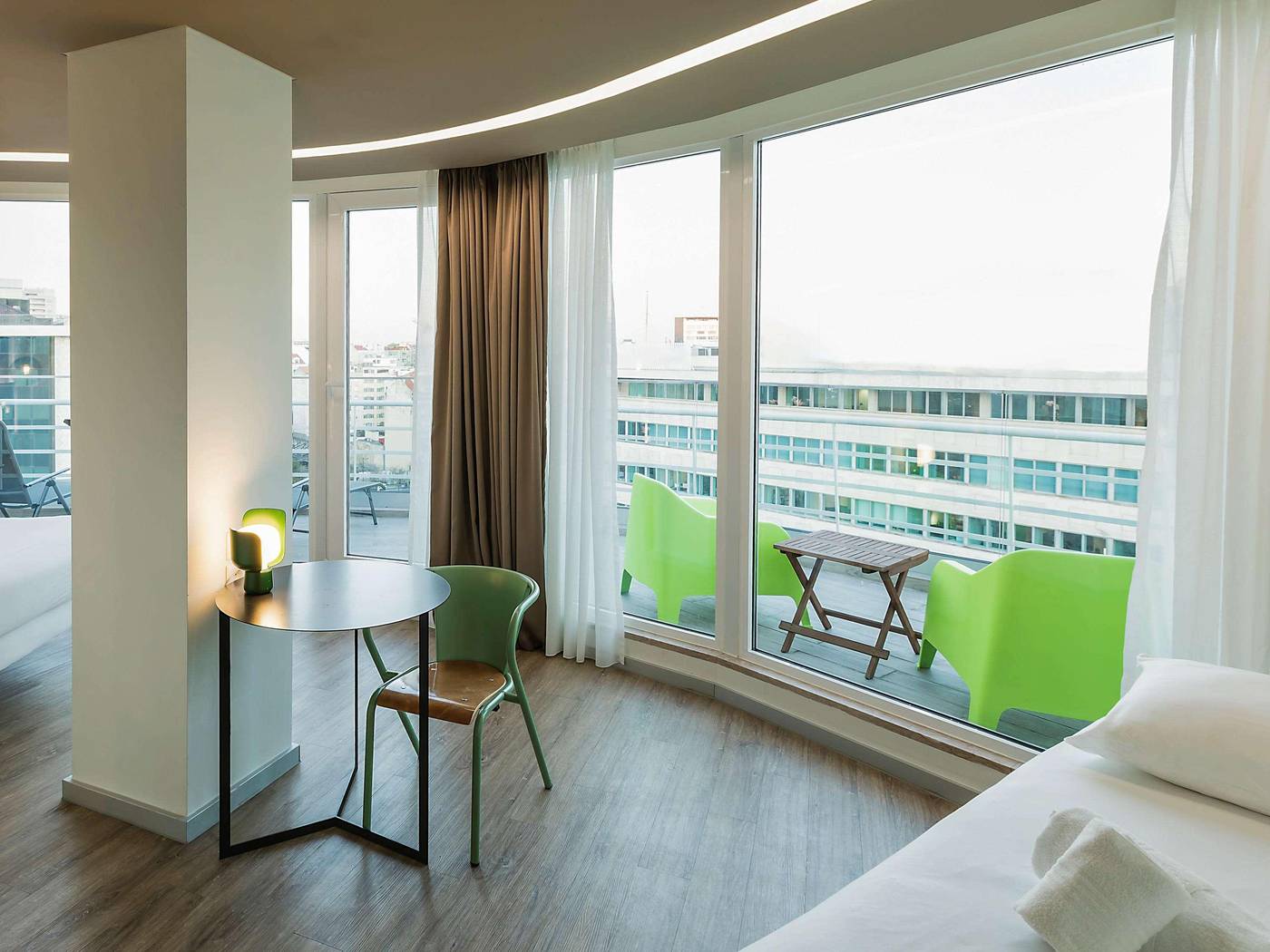 ibis-Styles-Lisboa-Centro-Marqu-s-de-Pombal-Room-8