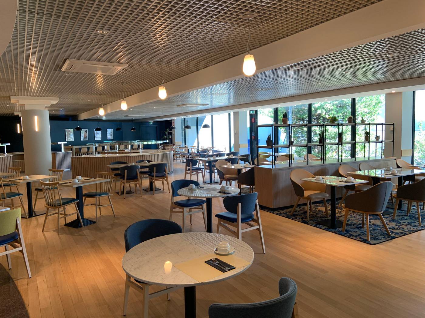 Crowne-Plaza-Milan-Linate-Restaurant-12