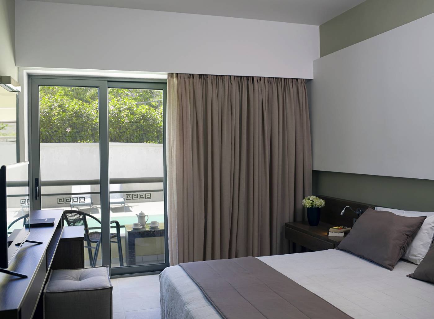 Angela-Hotel-Downtown-Rooms-Room-12