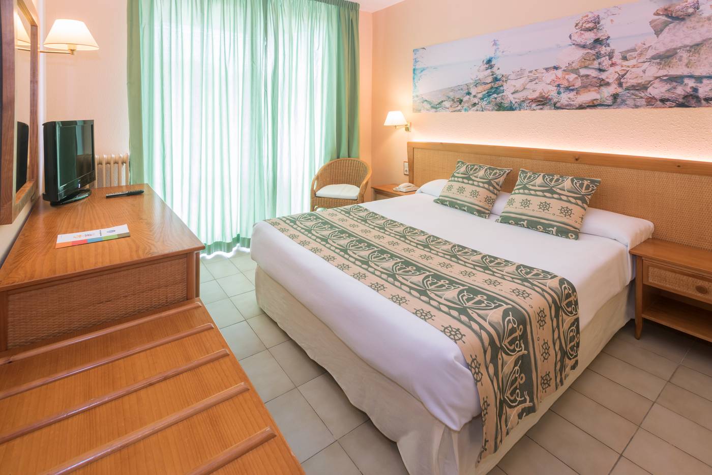 Oasis-Tossa-Room-16
