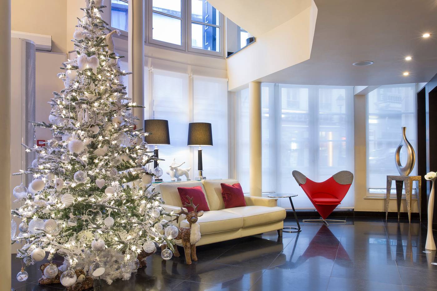 Le-M-Hotel-Paris-Lobby-11