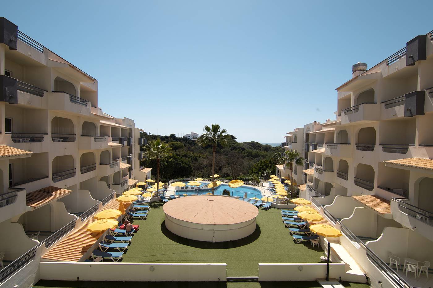 Luna-Miramar-Terrace-3