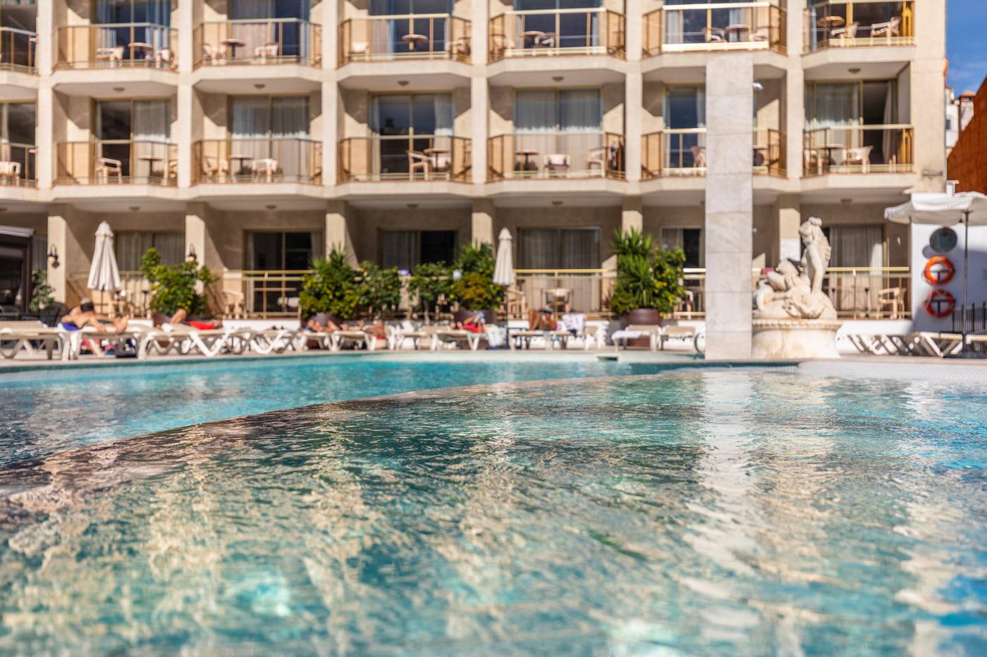 Miami-Park-Aparthotel-Pool-5