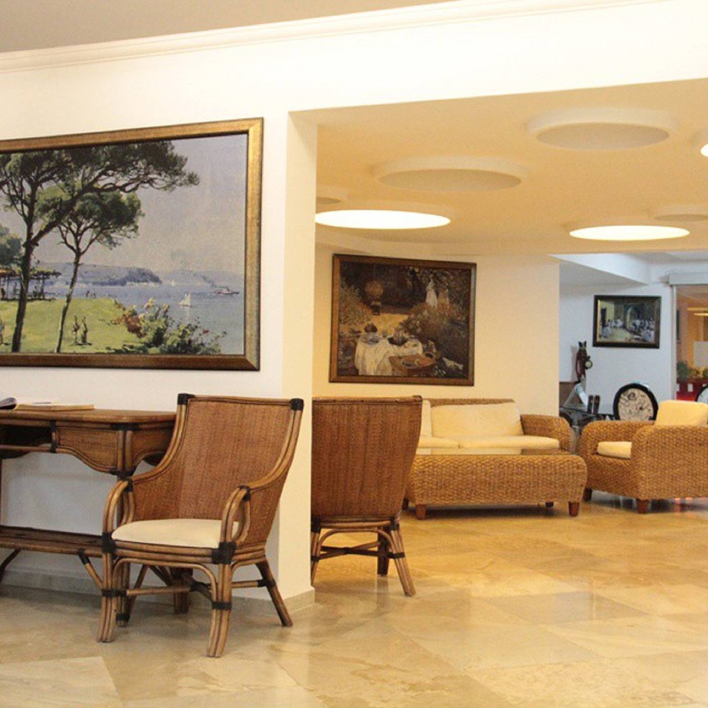 Nicholas-Park-Hotel-Lobby-53