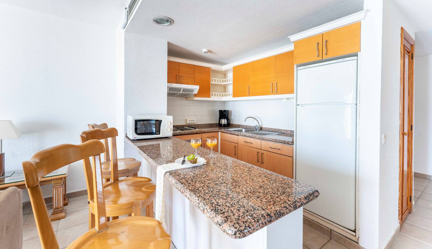 15.12.25 ONA Beverly Hills Suites