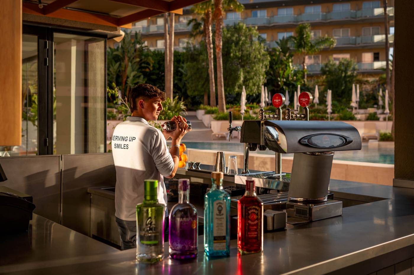 Aqua-Hotel-Montagut-Suites-Bar-29