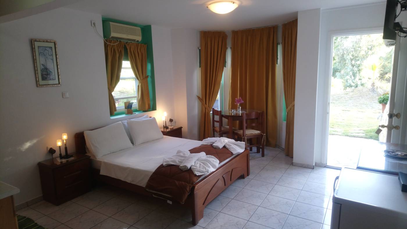 Zest---Xi-Beach-Room-29