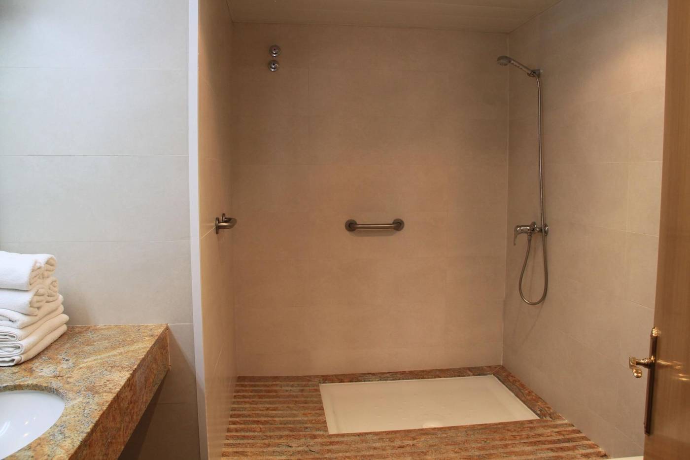 Hotel-Pinxo-Room-18