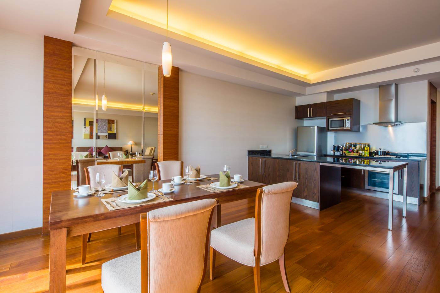 Column-Bangkok-Room-33