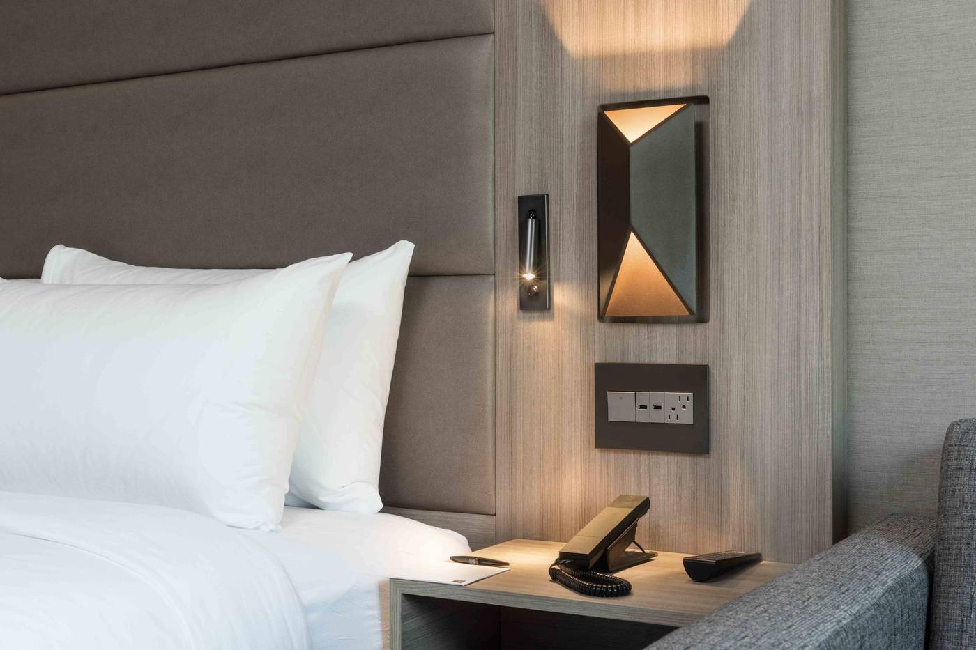 Ac-Hotel-By-Marriott-Boston-Cleveland-Circle-Room-36