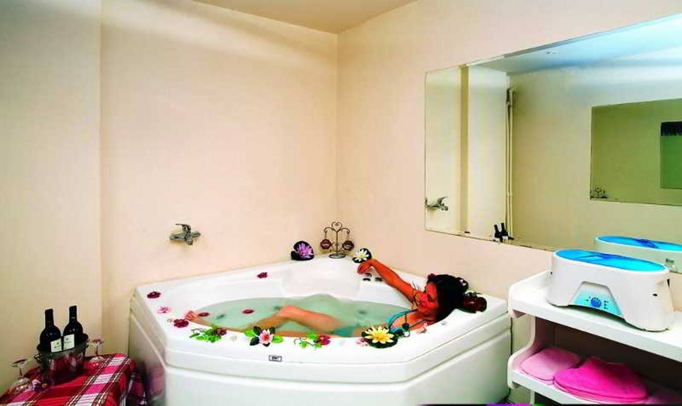 Villa-Side-Hotel-Sports-and-Entertainment-24