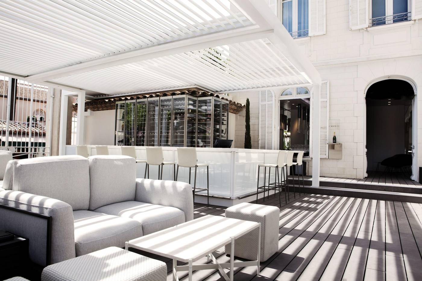 White-1921-Saint-Tropez-Bar-4