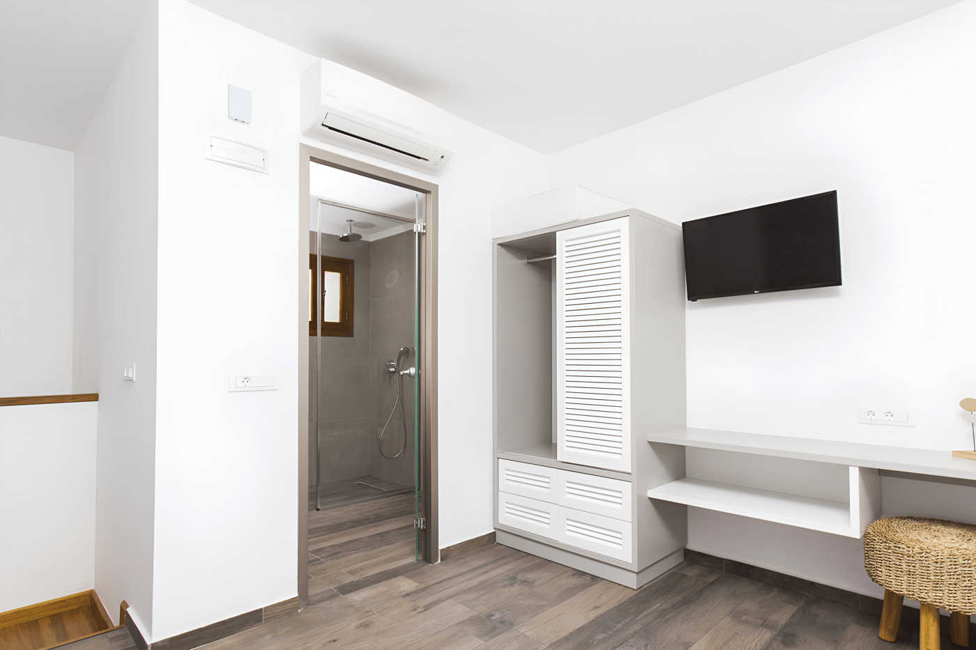 Del-Mar-Studios-Room-11