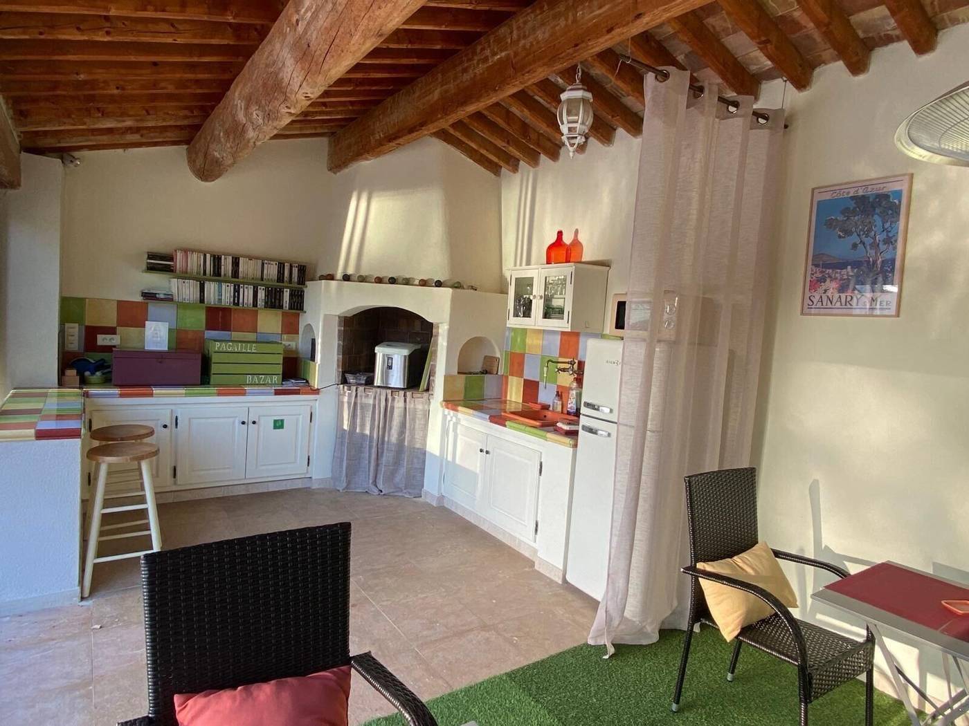 Une Pause En Provence-France-LE BEAUSSET-General view-10