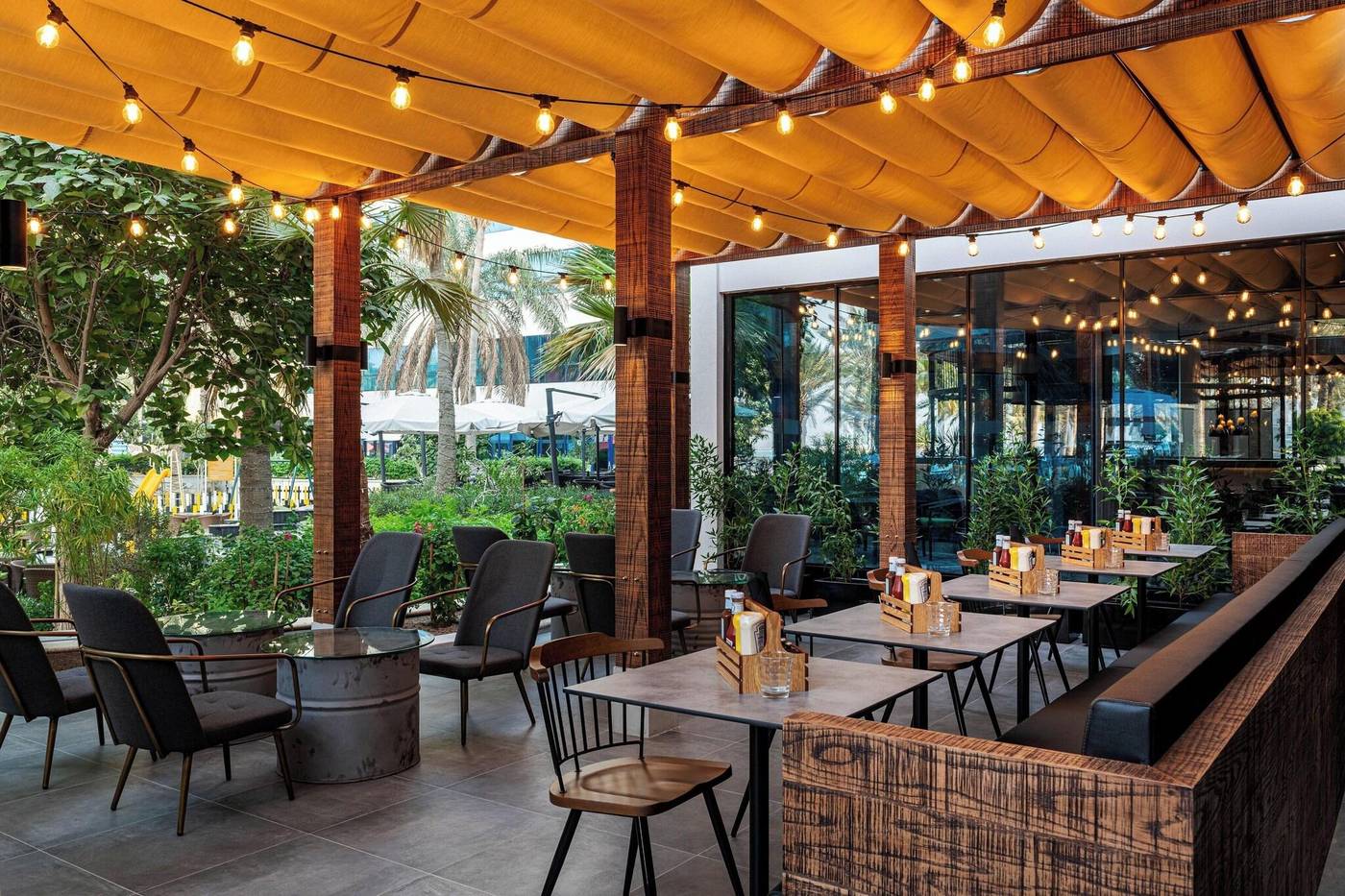 Sheraton-Jumeirah-Beach-Resort-Restaurant-16