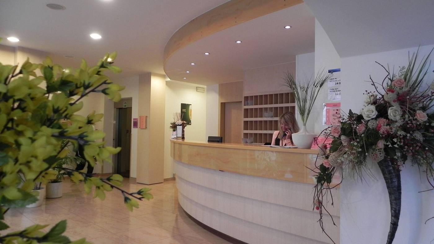 Ruze-Czech Republic-KARLSBAD -Lobby-3