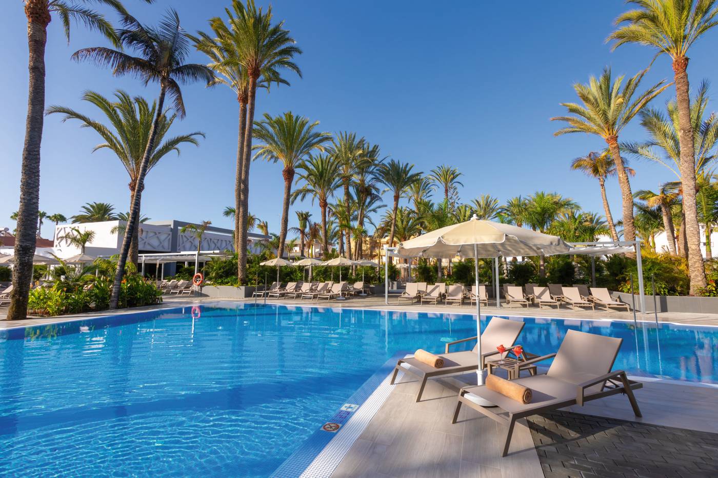 Riu-Palmeras-Pool-4
