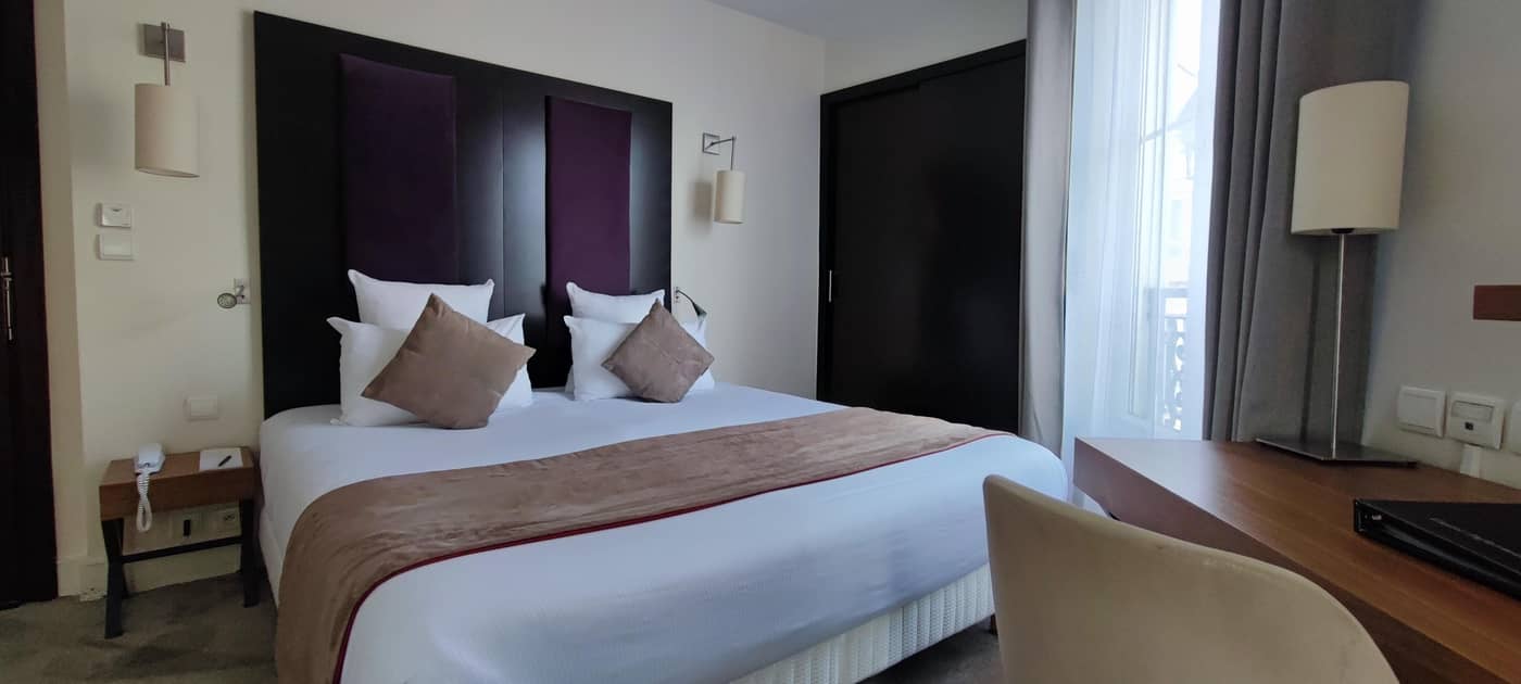 Hotel-Elysees-Bassano-Room-33