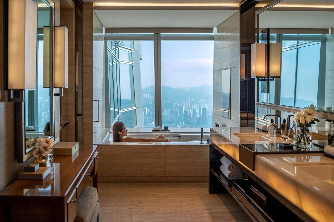 The-Ritz-Carlton--Hong-Kong-Room-53