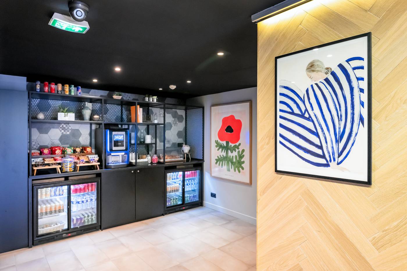 Staycity-Aparthotels-Gare-de-lEst-Lobby-12