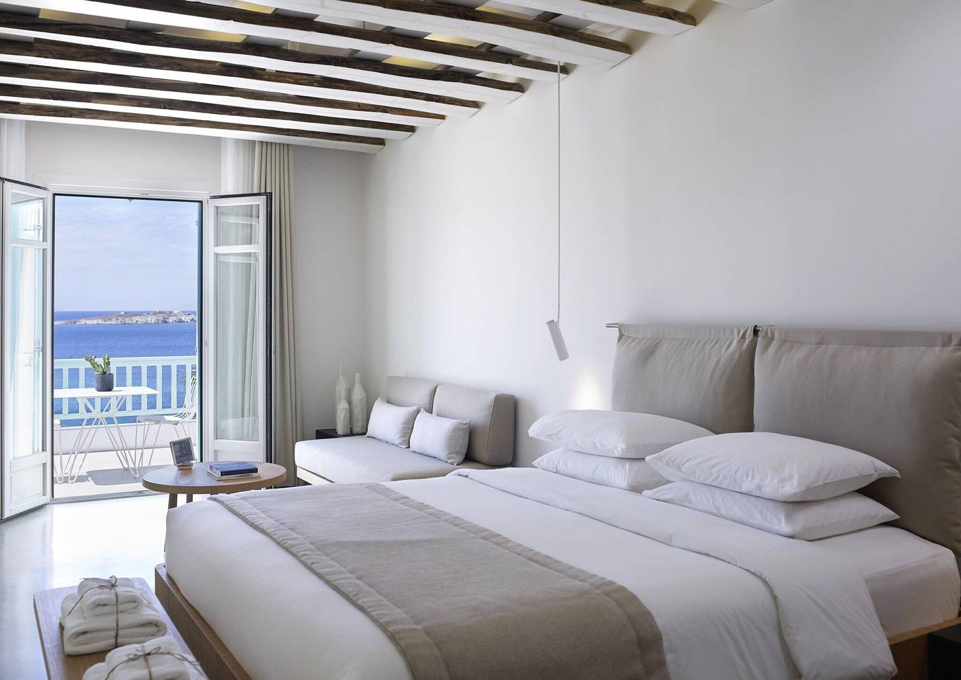 Bill---Coo-Suites-and-Lounge-Room-22