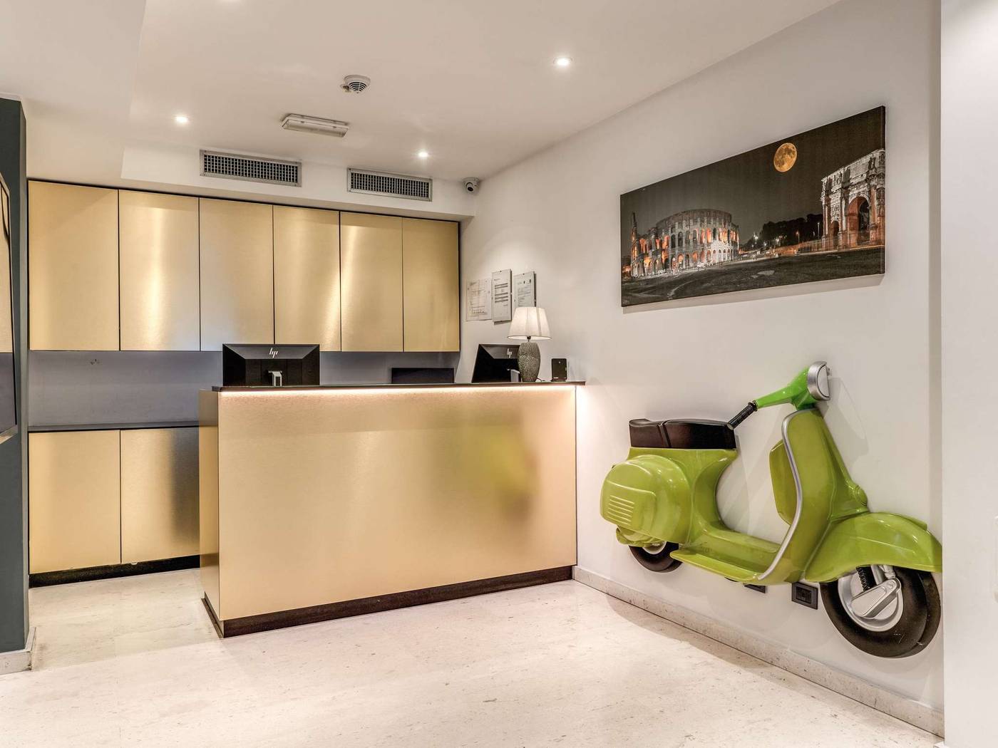 Mercure-Roma-Centro-Termini-Lobby-7