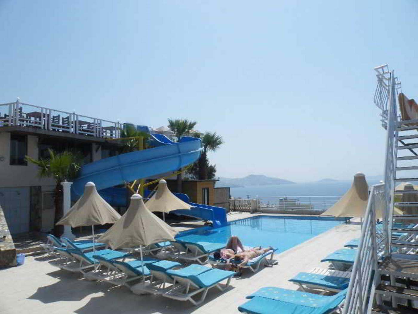 Family-Belvedere-Pool-9