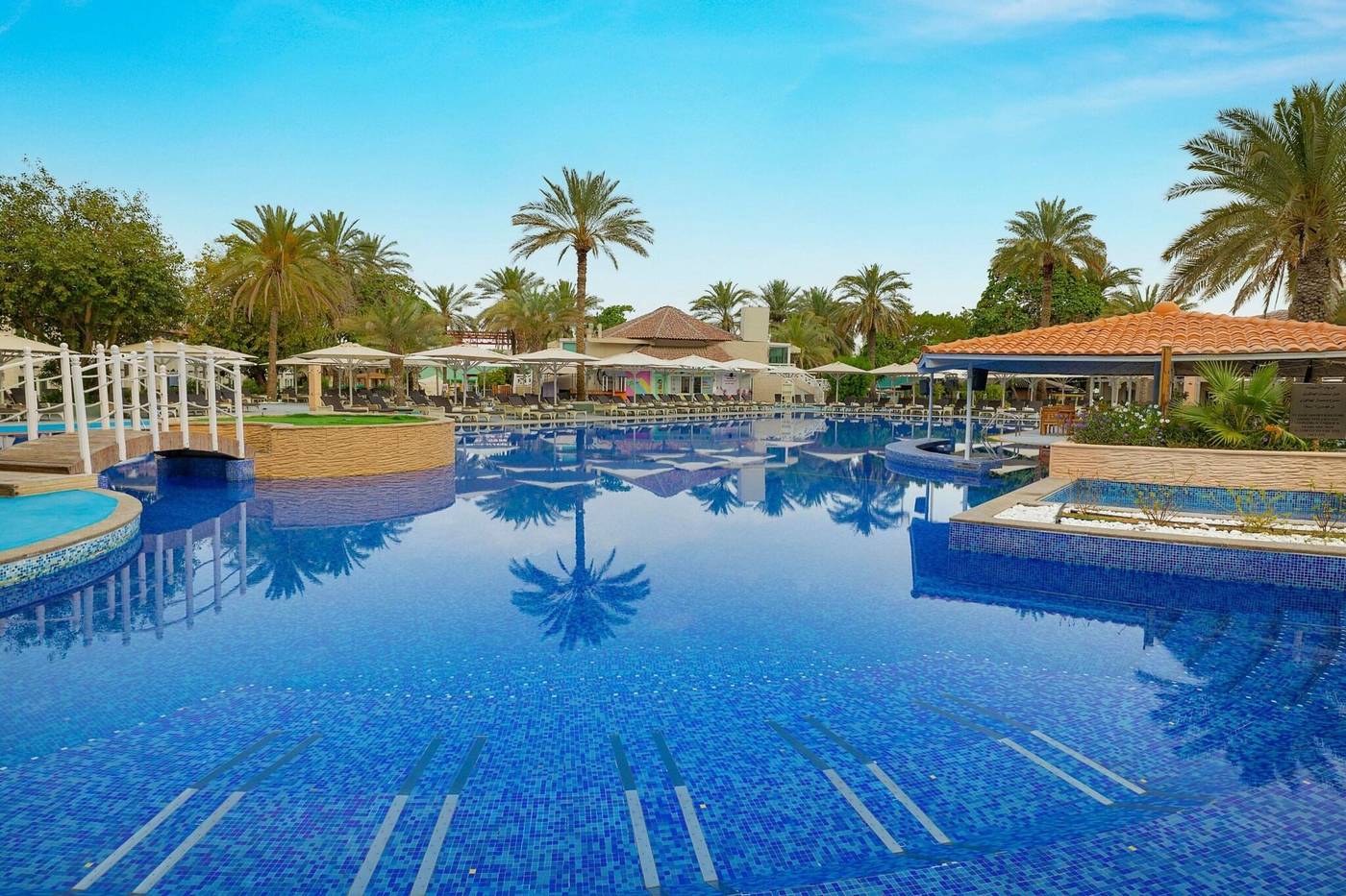 Habtoor-Grand-Resort--Autograph-Collection-Pool-8