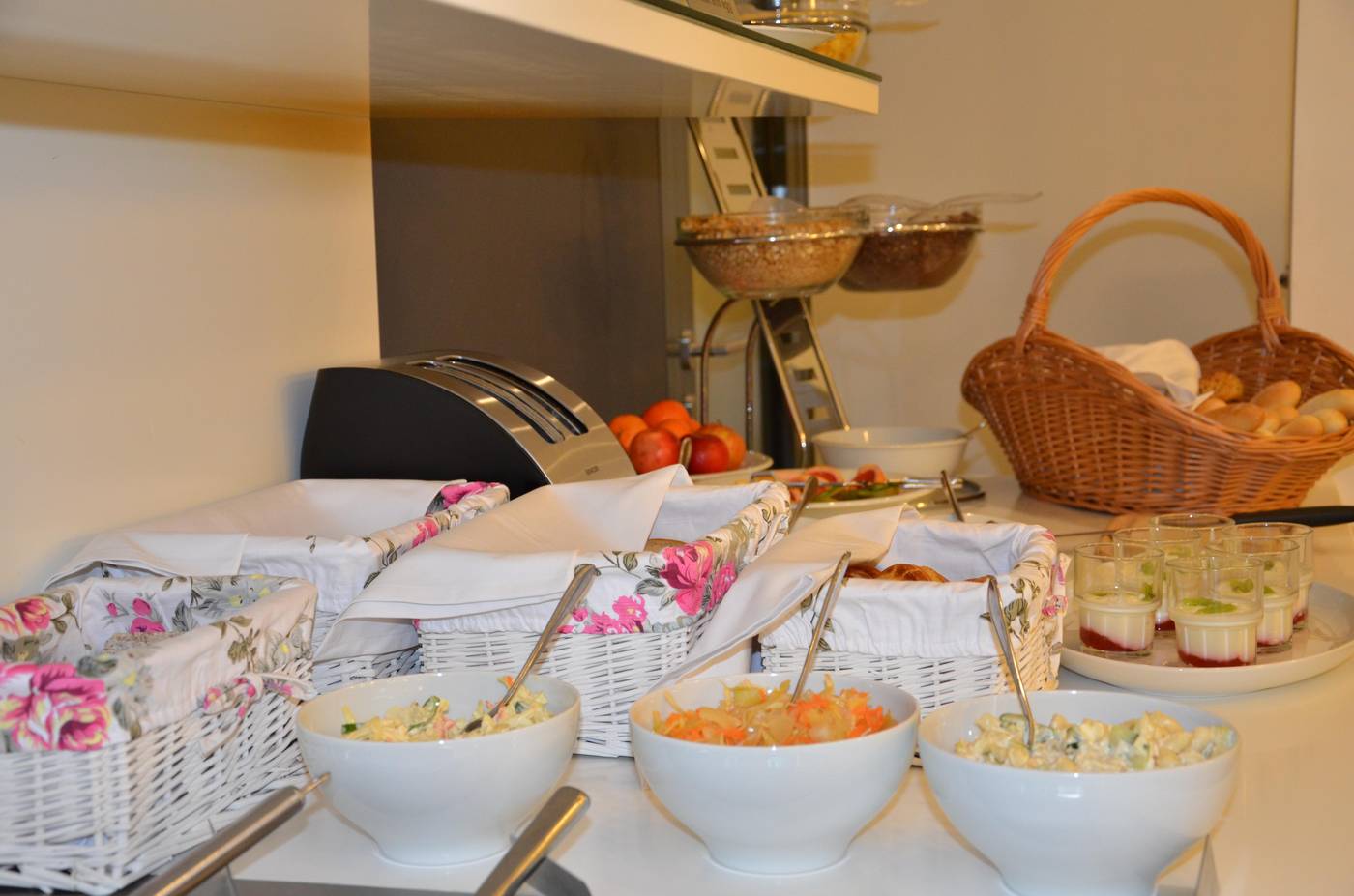 Pure-White-Restaurant-16