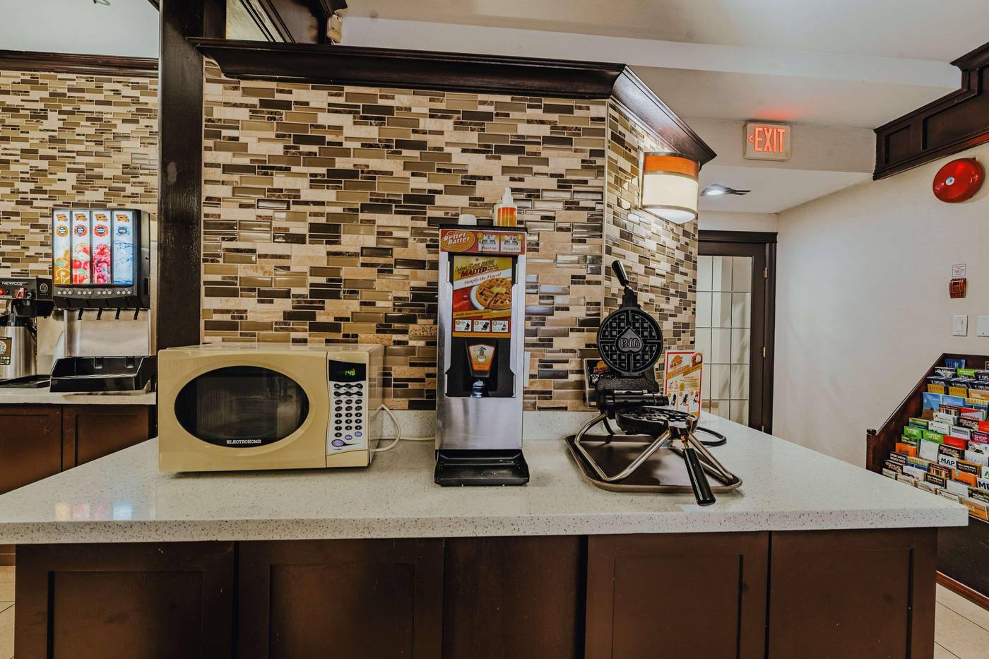 SureStay-Plus-Hotel-by-Best-Western-Coquitlam-Restaurant-14