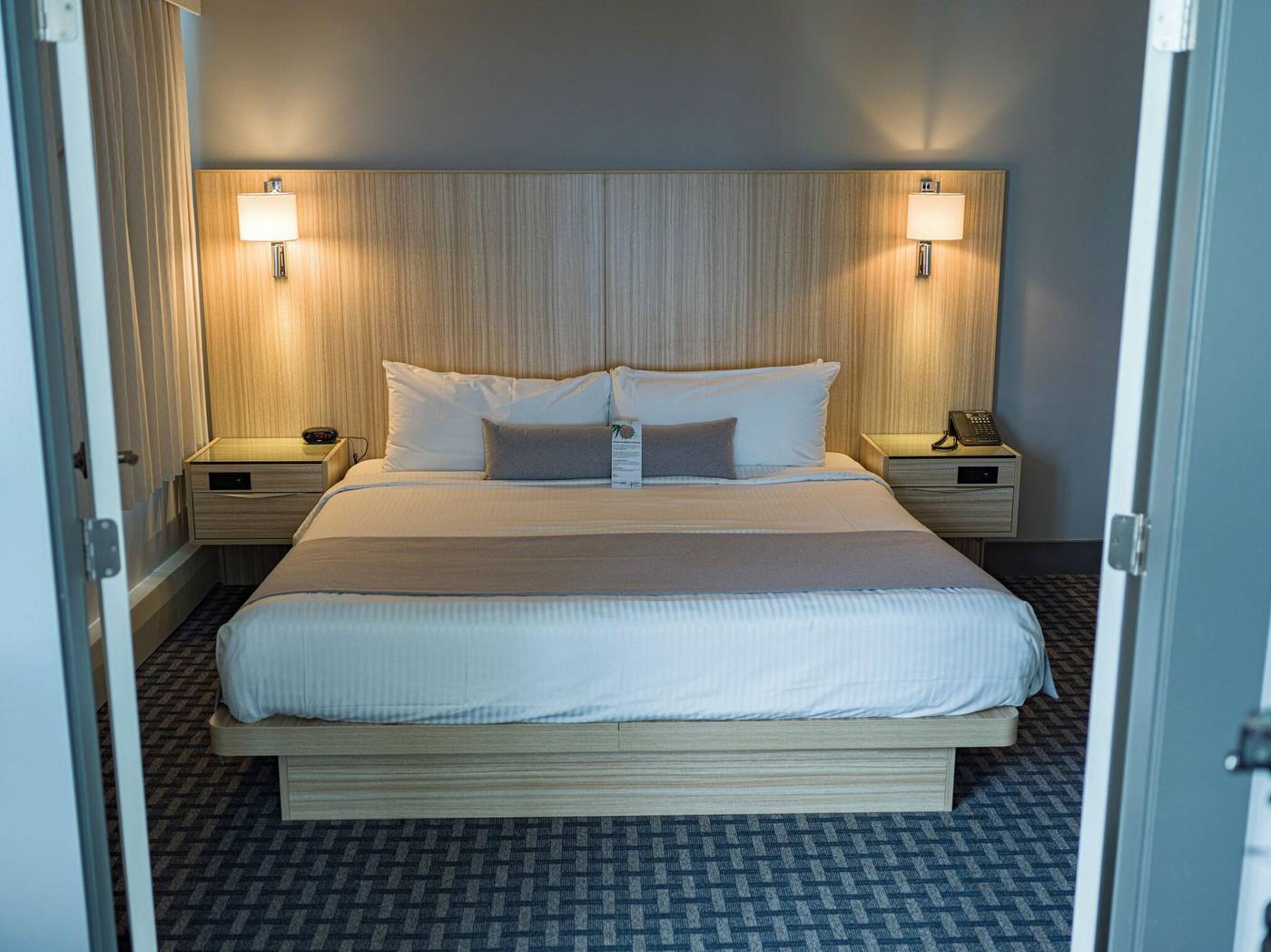 Century-Plaza-Hotel---Spa-Vancouver-Room-72