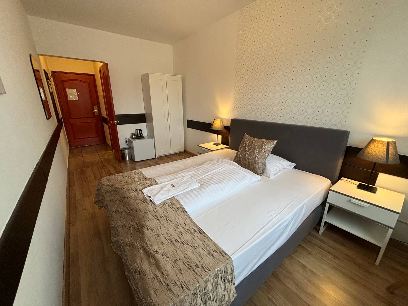 Gloria-Budapest-City-Center-Room-17