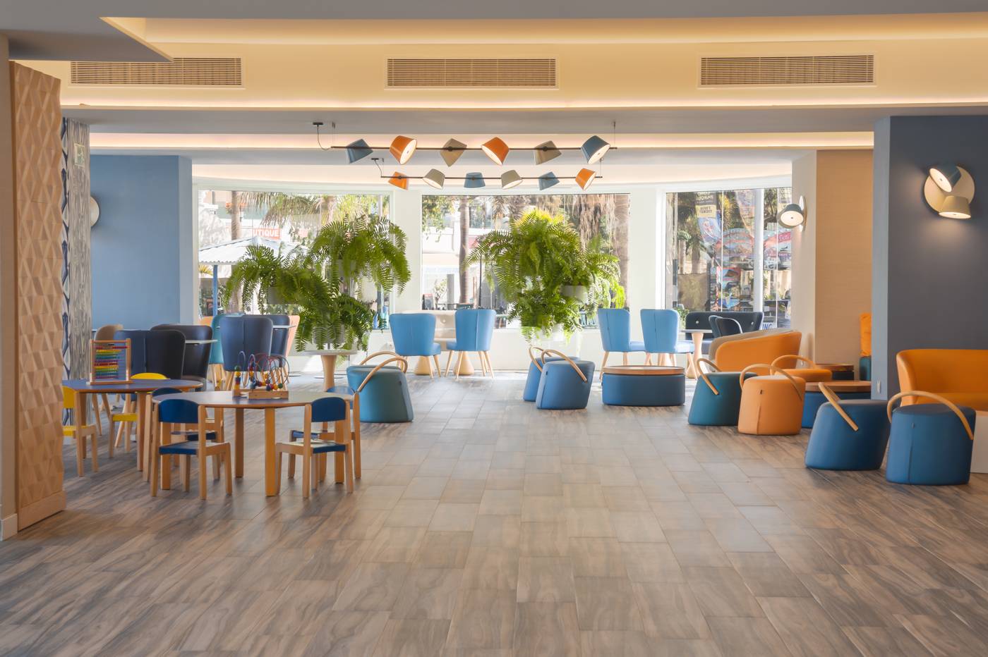 Hovima-La-Pinta-Beachfront-Family-Hotel-Lobby-47