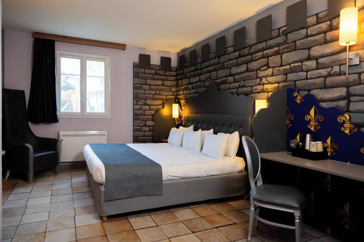 Explorers-Hotel-Room-21